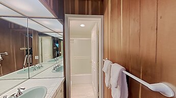 Two Bedroom Units at 1849 Condos with 3 Hot Tubs & Slopeside