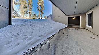 Two Bedroom Units at 1849 Condos with 3 Hot Tubs & Slopeside
