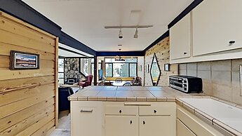 Two Bedroom Units at 1849 Condos with 3 Hot Tubs & Slopeside