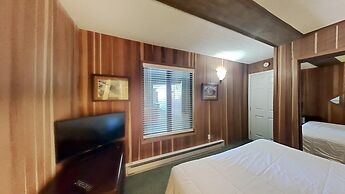 Two Bedroom Units at 1849 Condos with 3 Hot Tubs & Slopeside