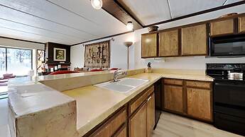 Two Bedroom Units at 1849 Condos with 3 Hot Tubs & Slopeside