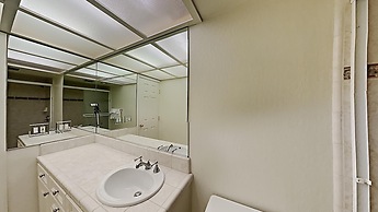 Two Bedroom Units at 1849 Condos with 3 Hot Tubs & Slopeside