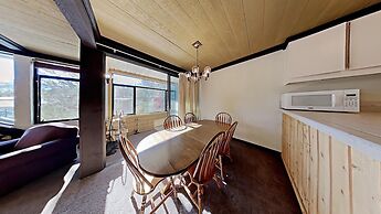 Two Bedroom Units at 1849 Condos with 3 Hot Tubs & Slopeside