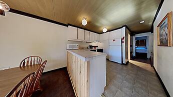 Two Bedroom Units at 1849 Condos with 3 Hot Tubs & Slopeside