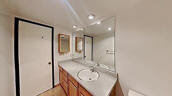 Two Bedroom Units at 1849 Condos with 3 Hot Tubs & Slopeside