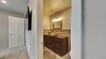 Two Bedroom Units at 1849 Condos with 3 Hot Tubs & Slopeside