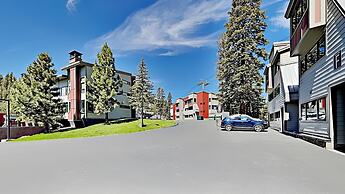 Two Bedroom Units at 1849 Condos with 3 Hot Tubs & Slopeside