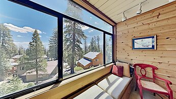 Two Bedroom Units at 1849 Condos with 3 Hot Tubs & Slopeside