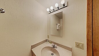Nicely Remodeled 2 Bedrooms at 1849 Condos - Easy Access to Slopes!