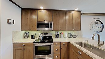 Nicely Remodeled 2 Bedrooms at 1849 Condos - Easy Access to Slopes!