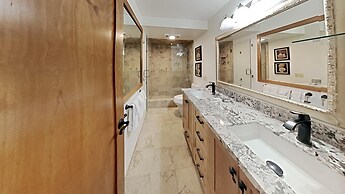 Nicely Remodeled 2 Bedrooms at 1849 Condos - Easy Access to Slopes!