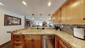 Nicely Remodeled 2 Bedrooms at 1849 Condos - Easy Access to Slopes!