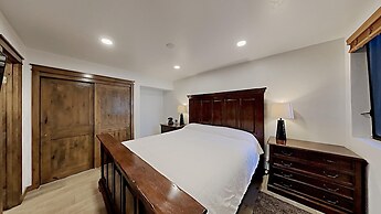 Nicely Remodeled 2 Bedrooms at 1849 Condos - Easy Access to Slopes!