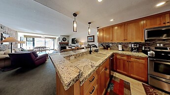 Nicely Remodeled 2 Bedrooms at 1849 Condos - Easy Access to Slopes!