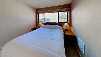 Nicely Remodeled 2 Bedrooms at 1849 Condos - Easy Access to Slopes!