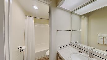 Nicely Remodeled 2 Bedrooms at 1849 Condos - Easy Access to Slopes!