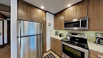 Nicely Remodeled 2 Bedrooms at 1849 Condos - Easy Access to Slopes!