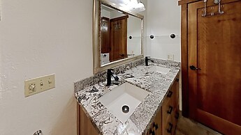 Nicely Remodeled 2 Bedrooms at 1849 Condos - Easy Access to Slopes!