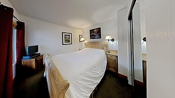 Nicely Remodeled 2 Bedrooms at 1849 Condos - Easy Access to Slopes!