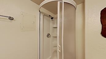 Nicely Remodeled 2 Bedrooms at 1849 Condos - Easy Access to Slopes!