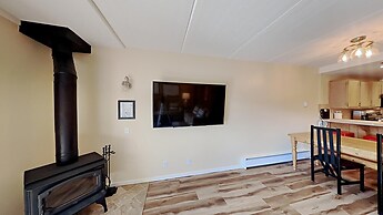 Nicely Remodeled 2 Bedrooms at 1849 Condos - Easy Access to Slopes!