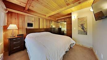 Beautifully Remodeled 2 Bed 2 Bath Condo with Mountain View! Great Loc