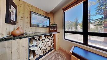 Beautifully Remodeled 2 Bed 2 Bath Condo with Mountain View! Great Loc