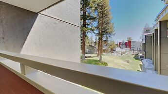 Beautifully Remodeled 2 Bed 2 Bath Condo with Mountain View! Great Loc