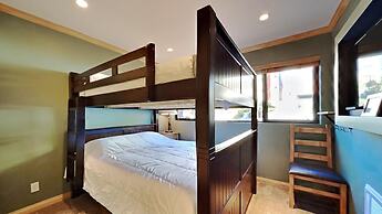 Spacious 2 Bedroom Condo Great For Friends and Families! Free Village 