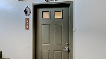 Spacious 2 Bedroom Condo Great For Friends and Families! Free Village 