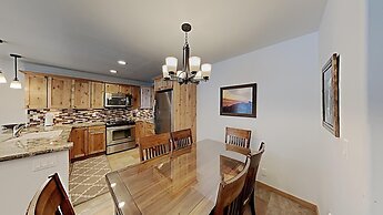 One Bedrooms At Snowbird Condos Slopeside - Free Wifi & Assigned Parki