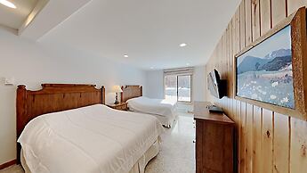 One Bedrooms At Snowbird Condos Slopeside - Free Wifi & Assigned Parki