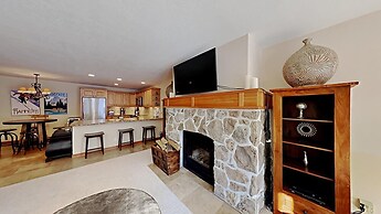 One Bedrooms At Snowbird Condos Slopeside - Free Wifi & Assigned Parki
