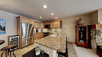 One Bedrooms At Snowbird Condos Slopeside - Free Wifi & Assigned Parki