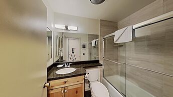 One Bedrooms At Snowbird Condos Slopeside - Free Wifi & Assigned Parki