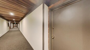 One Bedrooms At Snowbird Condos Slopeside - Free Wifi & Assigned Parki