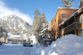 One Bedrooms At Snowbird Condos Slopeside - Free Wifi & Assigned Parki
