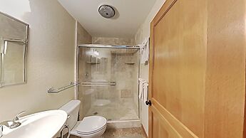 One Bedrooms At Snowbird Condos Slopeside - Free Wifi & Assigned Parki