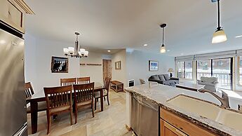 One Bedrooms At Snowbird Condos Slopeside - Free Wifi & Assigned Parki