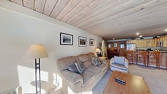 One Bedrooms At Snowbird Condos Slopeside - Free Wifi & Assigned Parki