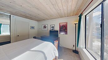 One Bedrooms At Snowbird Condos Slopeside - Free Wifi & Assigned Parki