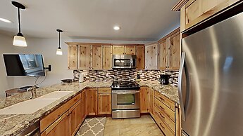 One Bedrooms At Snowbird Condos Slopeside - Free Wifi & Assigned Parki