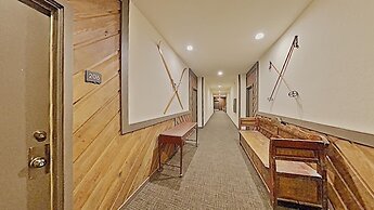 Spacious Snowbird Condo Unit Slopeside In Quiet Canyon Neighborhood