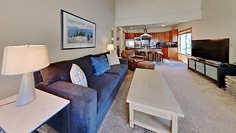 Spacious Snowbird Condo Unit Slopeside In Quiet Canyon Neighborhood