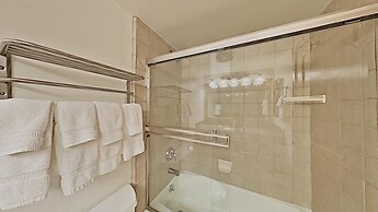 Spacious Snowbird Condo Unit Slopeside In Quiet Canyon Neighborhood