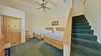 Spacious Snowbird Condo Unit Slopeside In Quiet Canyon Neighborhood