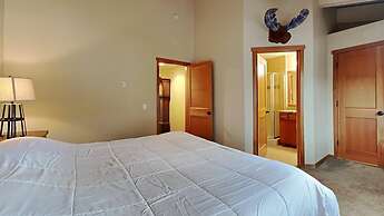 Spacious Snowbird Condo Unit Slopeside In Quiet Canyon Neighborhood