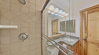 Spacious Snowbird Condo Unit Slopeside In Quiet Canyon Neighborhood