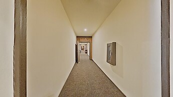 Spacious Snowbird Condo Unit Slopeside In Quiet Canyon Neighborhood