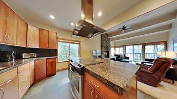 Spacious Snowbird Condo Unit Slopeside In Quiet Canyon Neighborhood